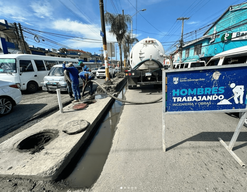 Continúa el bacheo en Santo Domingo Este: mejoras viales en la C/ Guayubín&nbsp;Olivo